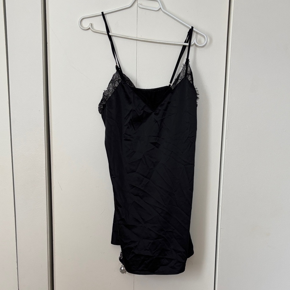 🎉4/30$🎉 SHEIN Black Lace Accent Chemise